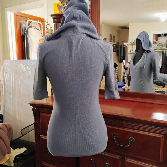 Blue Short Sleeve Knitted V-Neck Hoodie with Front Pocket - Picture 3 of 6